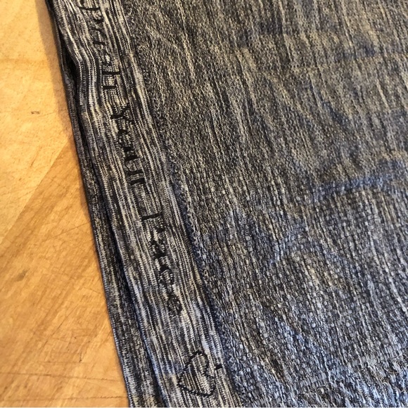 Lululemon fitted top. Size 4. Black with grey. - Picture 5 of 5